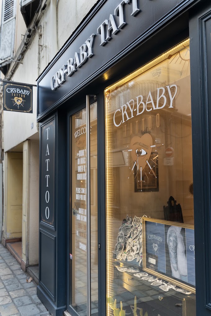 Devanture du studio Cry-Baby Tattoo, 14 Rue Matheron